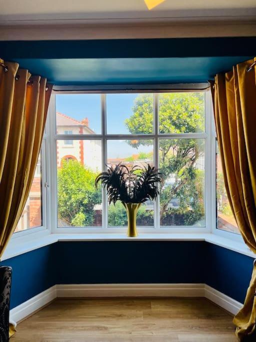 Lovely, Sunny House, By The Beach & Centre! Lytham St Annes Exterior foto