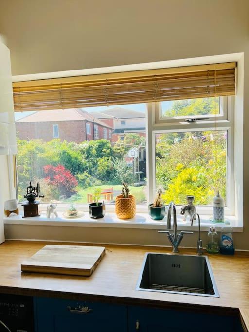 Lovely, Sunny House, By The Beach & Centre! Lytham St Annes Exterior foto